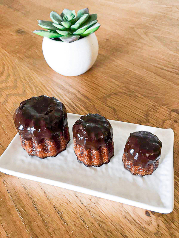 Image illustrative de l'article "Canelé et sa coque de chocolat"